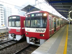 【駅名】京急蒲タコハイ駅がＮＰＯ法人の抗議により撤去。田中みな実