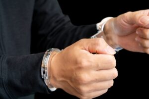 【岩手】鵜ノ巣断崖で女性(27)に包丁とペニスを突き挿し中出し後、現金5000円を奪った韓国籍の安玄福(26)懲役12年