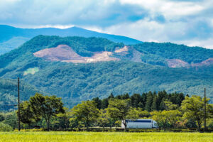 【福島】メガソーラーで丸刈り山。原発回帰の県民もどうよ？