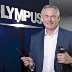 【オリンパス】2011年の飛ばし事件以降、変わらずカウフマンCEO違法薬物常習で国外逃亡か？