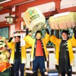 【兵庫】えべっさんの総本社である兵庫県の西宮神社恒例の開門神事「福男選び」一番福は宝塚高校2年生の大岸史弥。二番福は小松勇輝クワァべナ。三番福は矢吹彰大