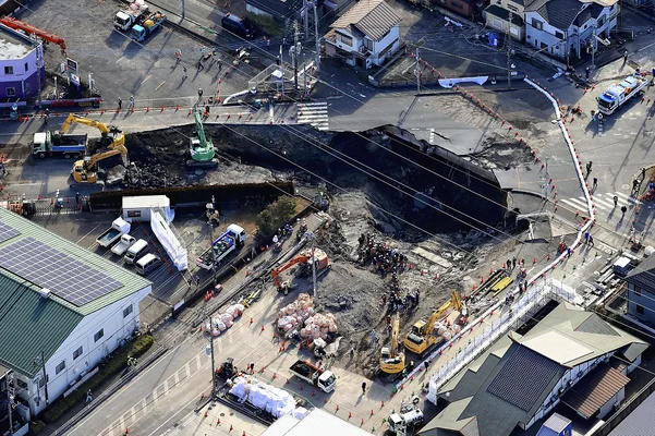 【埼玉】八潮市の道路陥没 穴の中での男性運転手(74)の捜索を消防断念 二次災害の危険あると判断