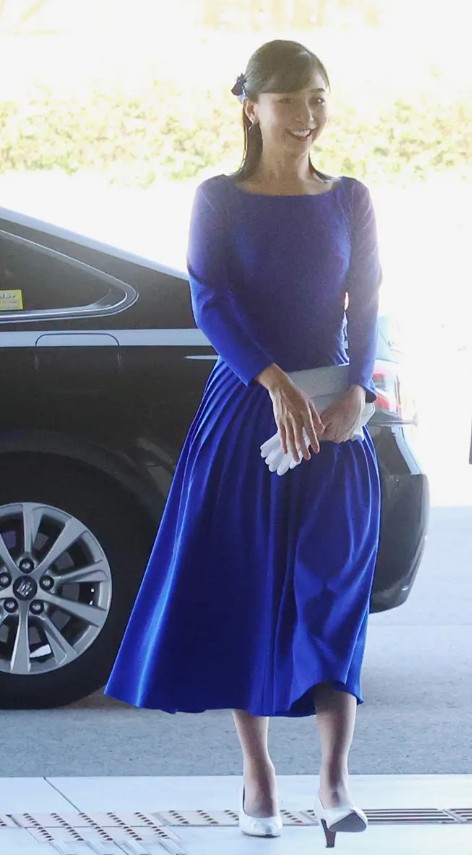 【画像】ご公務では相応しくないと指摘されたボディラインくっきりワンピースの佳子内親王。夜のおかずにｗ